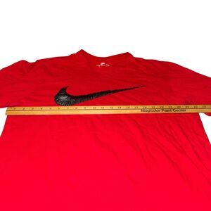 Nike Shirt Men's XLarge Red‎ The Nike Tee Short Sleeve